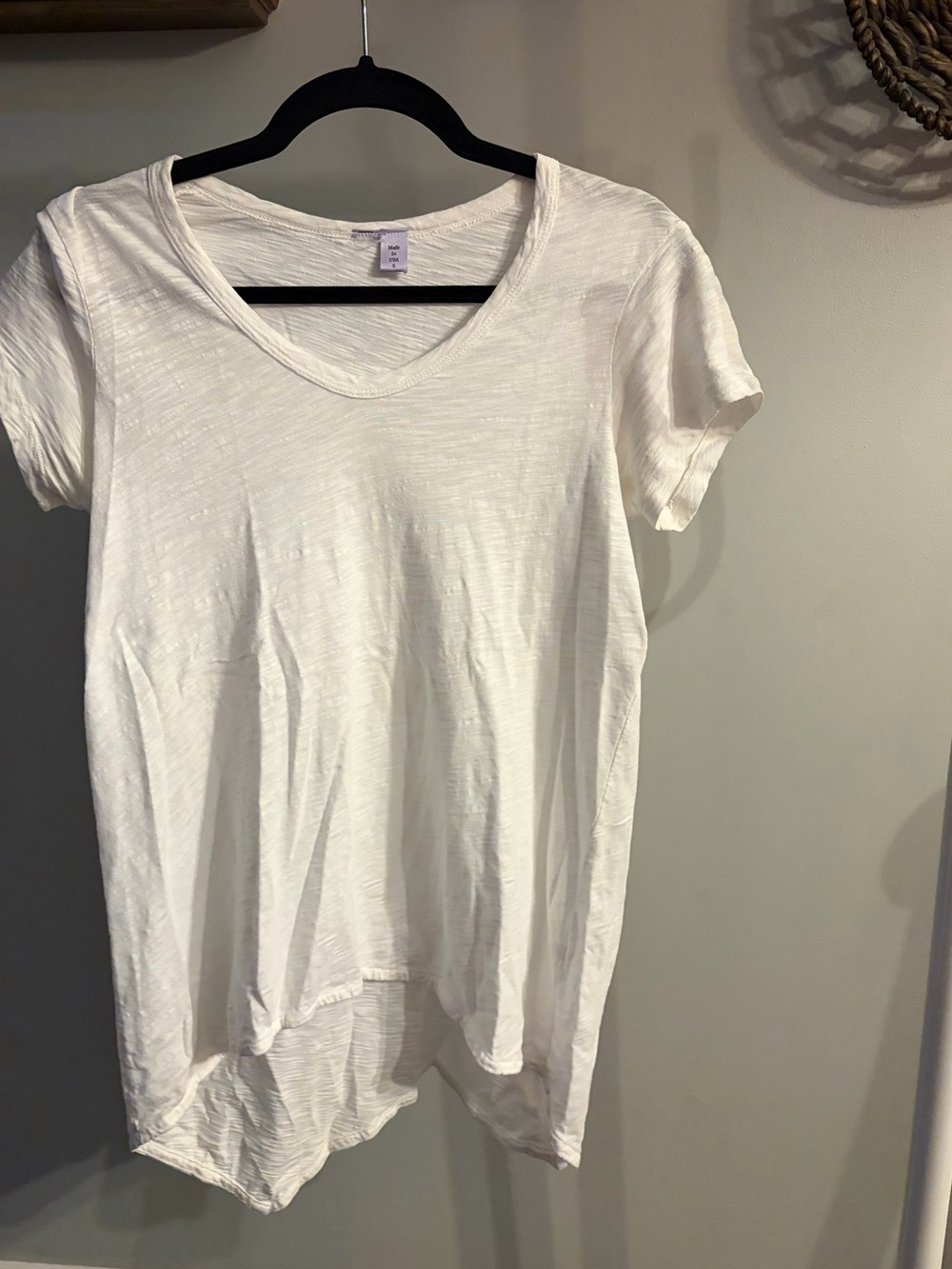 Wilt White V‑Neck Short Sleeve Tee size small